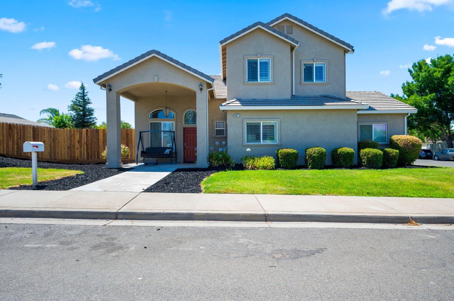 Detail Gallery Image 1 of 1 For 907 Burgundy Ln, Modesto,  CA 95351 - 4 Beds | 3/1 Baths