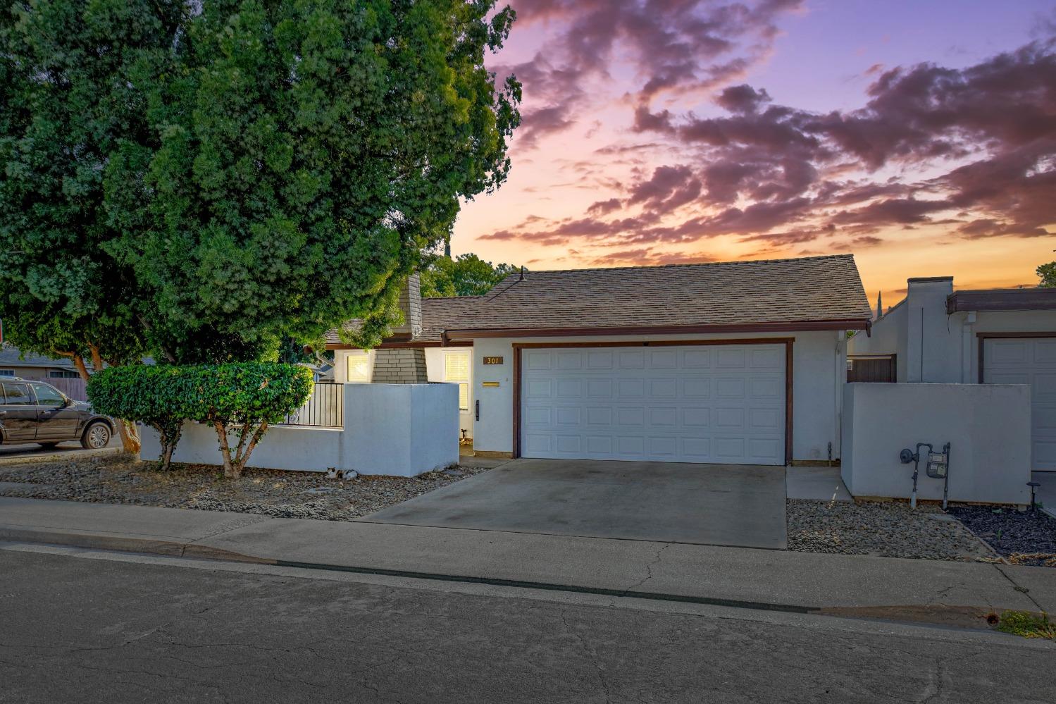 Detail Gallery Image 1 of 1 For 301 Gran via Ct, Modesto,  CA 95354 - 2 Beds | 2 Baths