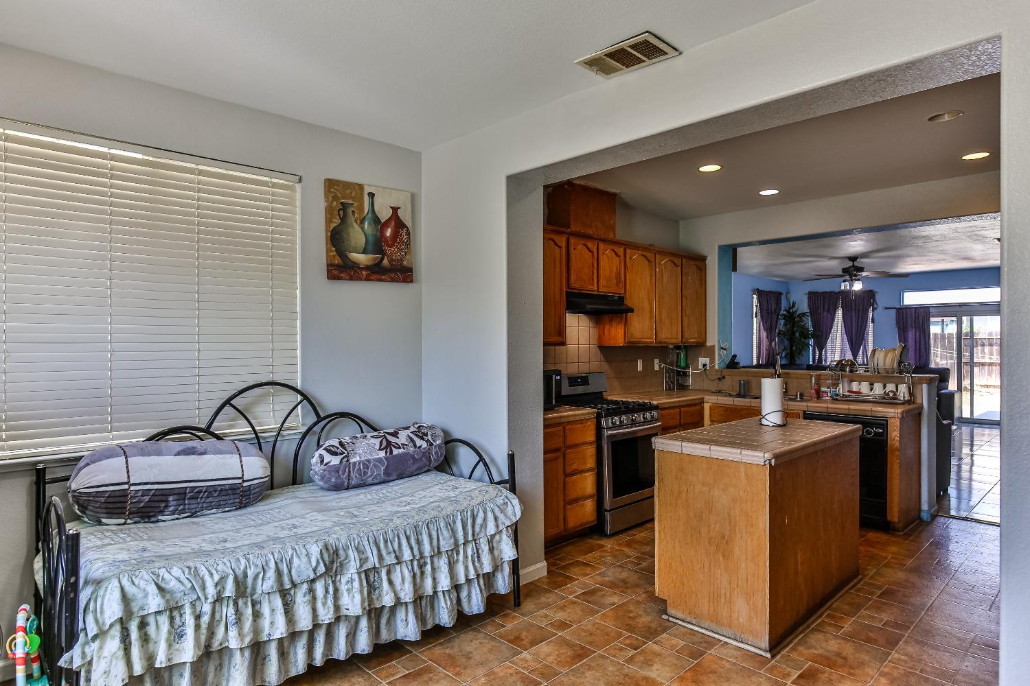 Detail Gallery Image 21 of 45 For 1771 Fontanella Way, Stockton,  CA 95205 - 3 Beds | 2 Baths