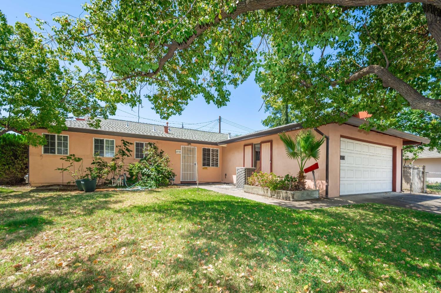 Detail Gallery Image 1 of 1 For 6970 Southwood Way, Sacramento,  CA 95828 - 3 Beds | 1/1 Baths