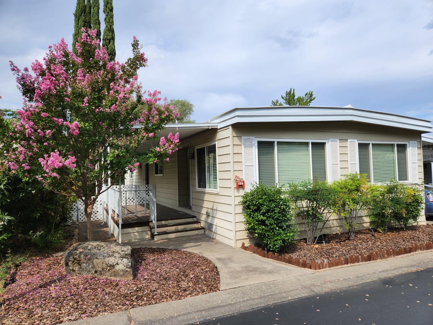 Detail Gallery Image 1 of 66 For 134 Leafwood Way, Folsom,  CA 95630 - 2 Beds | 2 Baths