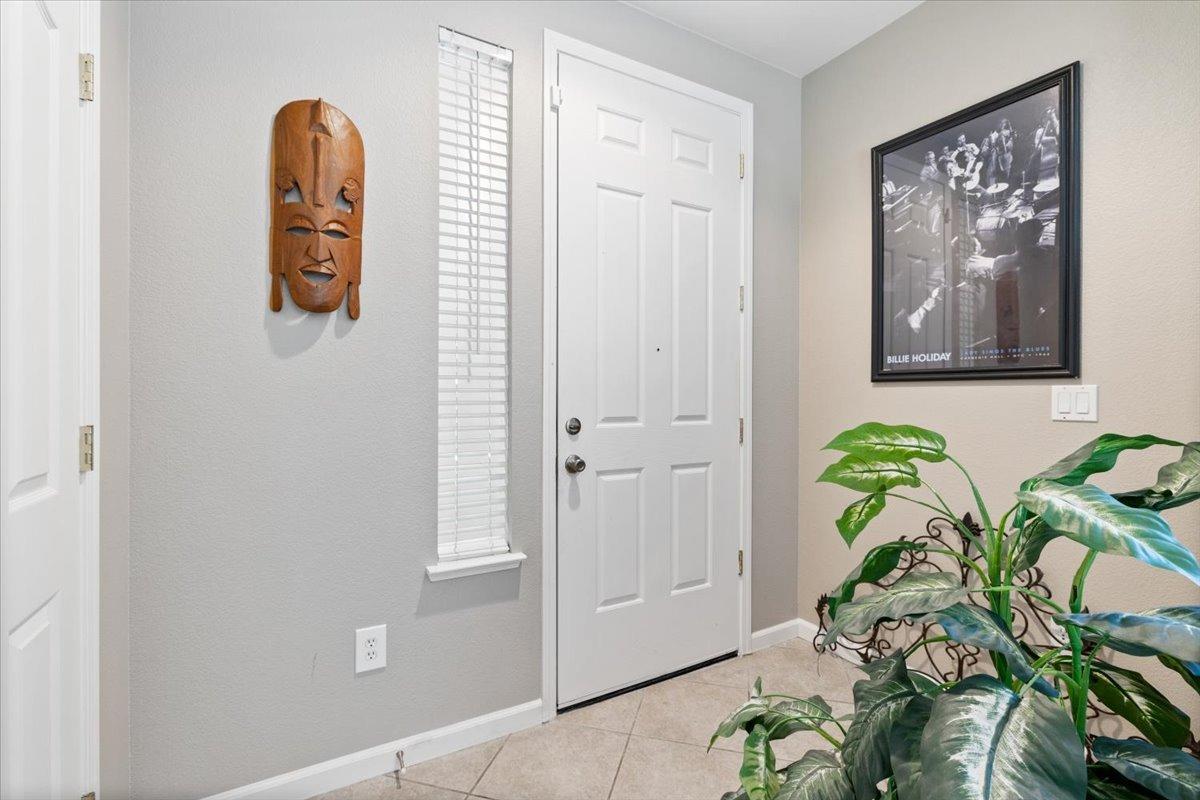 Detail Gallery Image 6 of 34 For 251 Natalino Cir, Sacramento,  CA 95835 - 3 Beds | 2/1 Baths