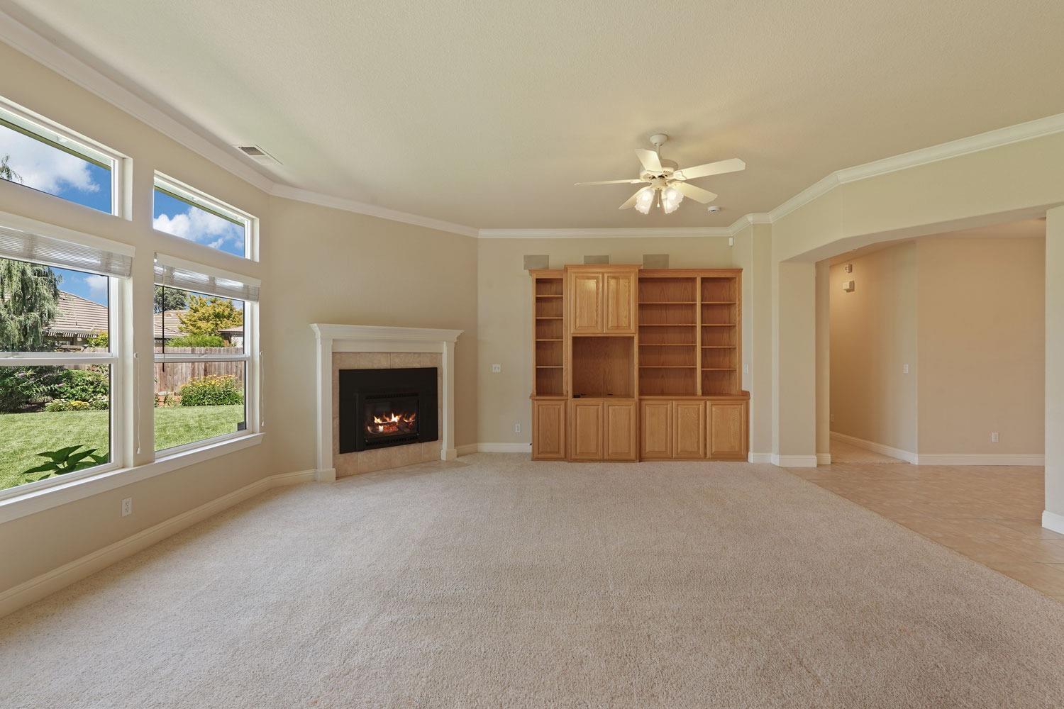 Detail Gallery Image 8 of 51 For 2837 Stratford Ln, Lodi,  CA 95242 - 3 Beds | 2 Baths