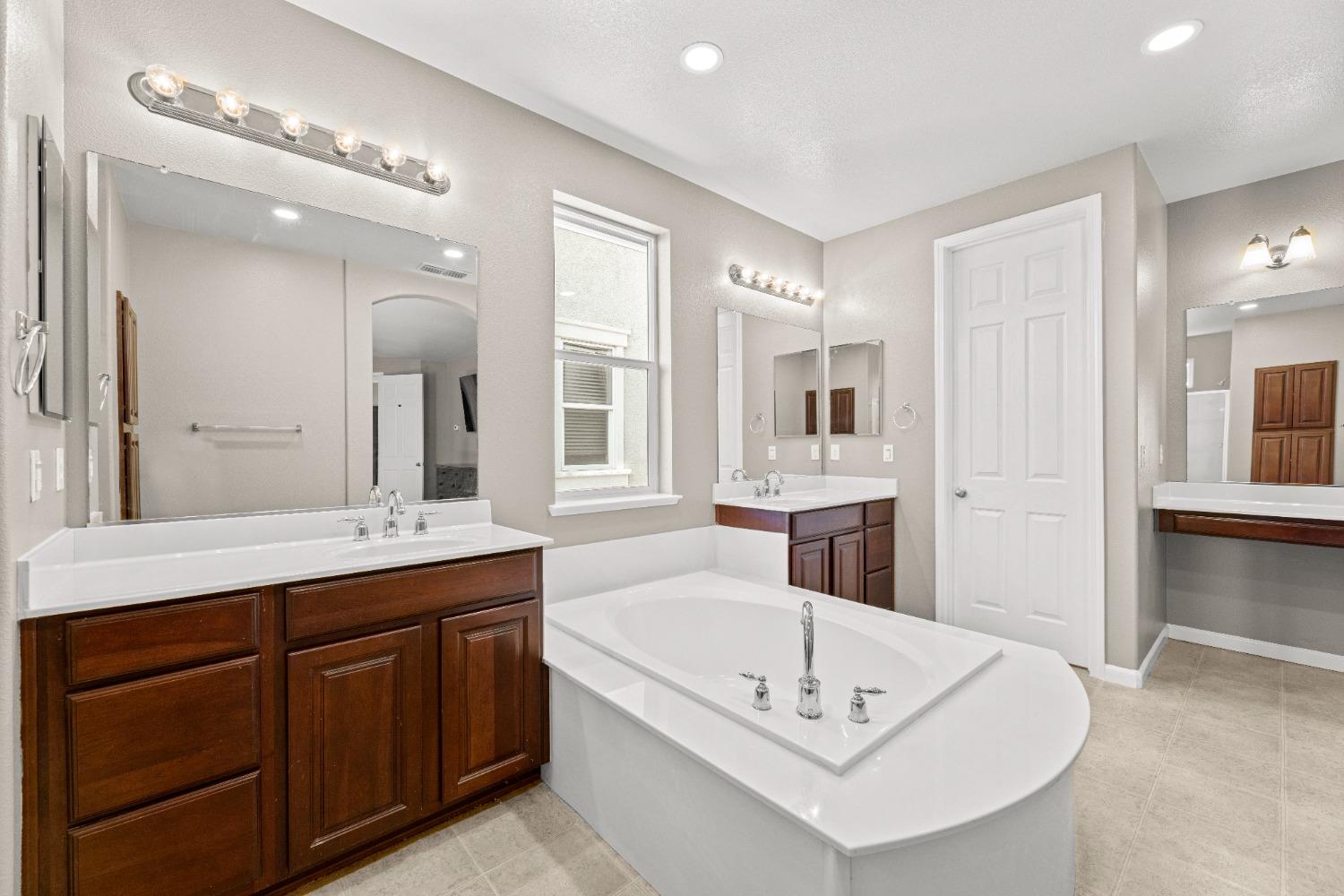 Detail Gallery Image 35 of 54 For 12082 Erato Cir, Rancho Cordova,  CA 95742 - 4 Beds | 2/1 Baths