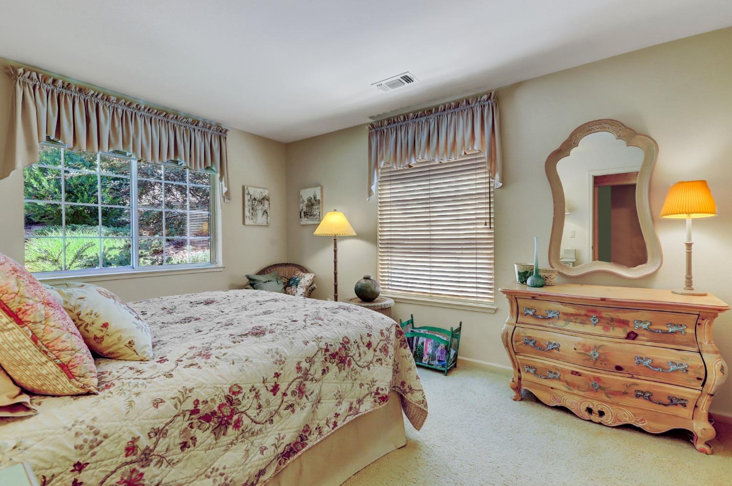 Round Valley Circle, Grass Valley, California image 18