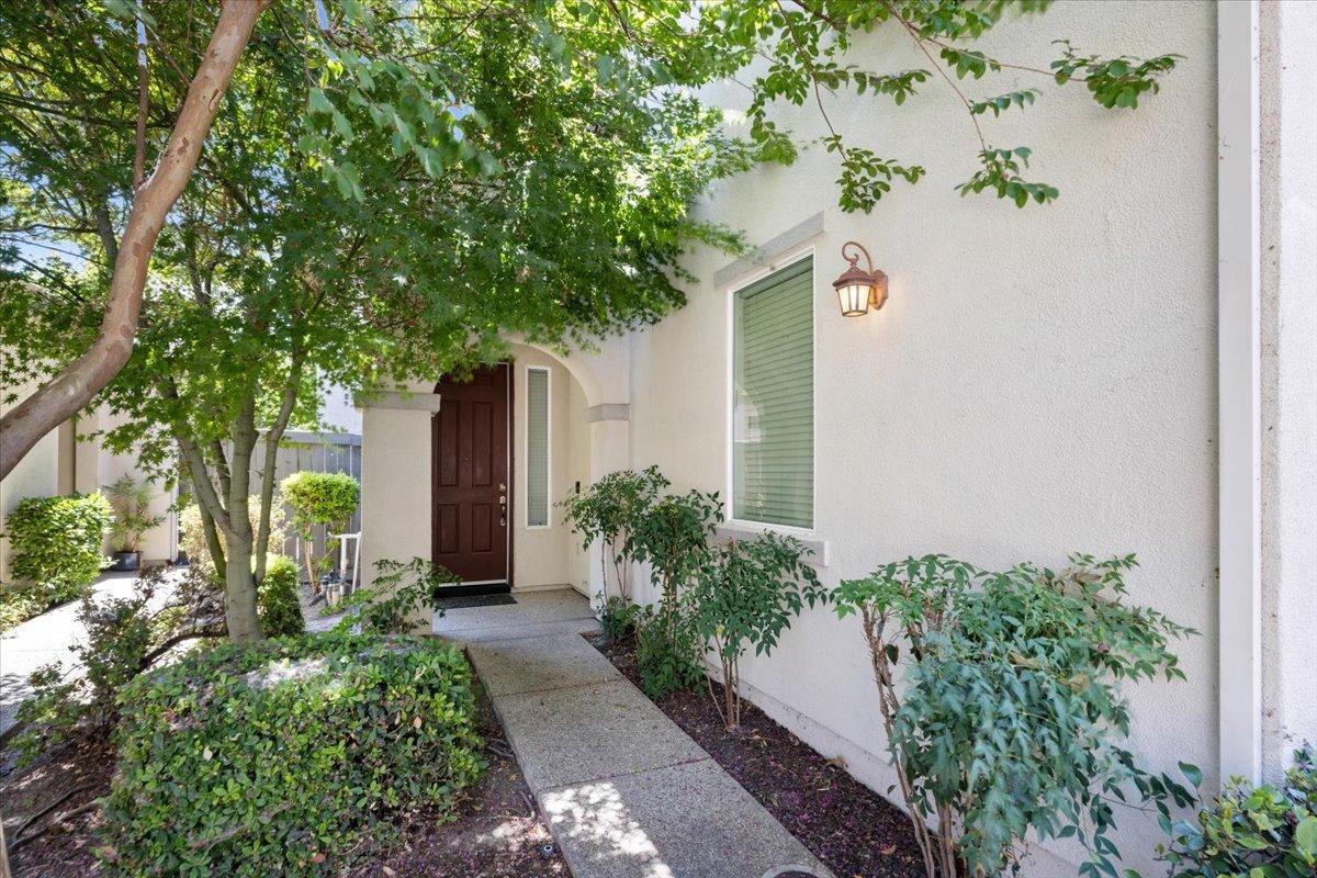 Detail Gallery Image 2 of 34 For 251 Natalino Cir, Sacramento,  CA 95835 - 3 Beds | 2/1 Baths