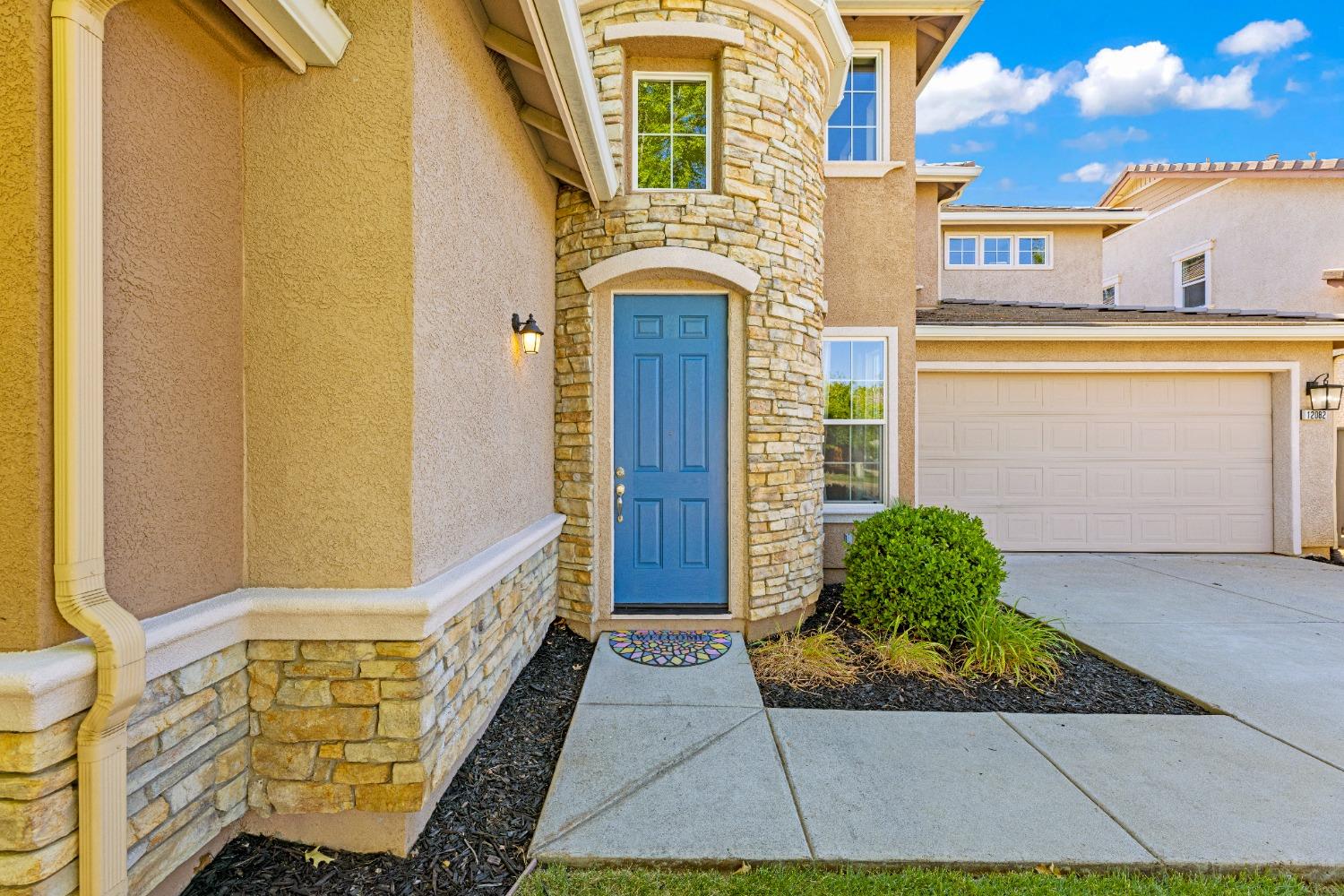 Detail Gallery Image 1 of 54 For 12082 Erato Cir, Rancho Cordova,  CA 95742 - 4 Beds | 2/1 Baths