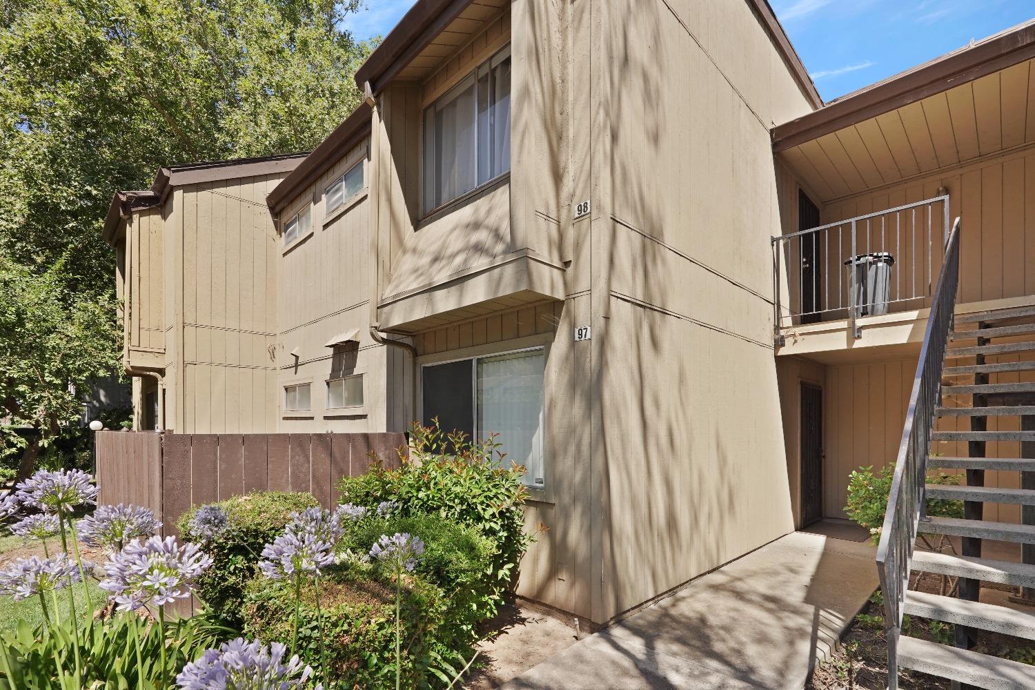 Detail Gallery Image 1 of 20 For 3591 W Quail Lakes Dr #97,  Stockton,  CA 95207 - 2 Beds | 2 Baths