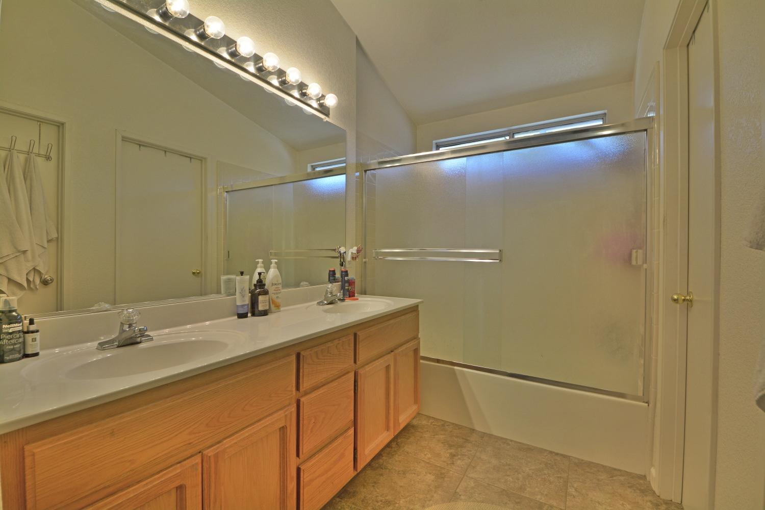 Detail Gallery Image 21 of 25 For 3541 Hepburn Cir, Stockton,  CA 95209 - 4 Beds | 2/1 Baths