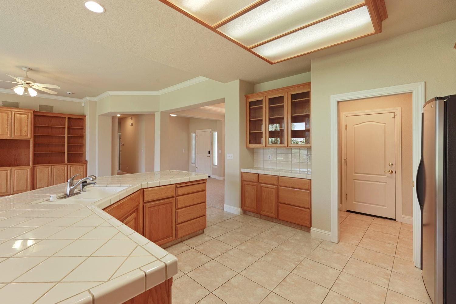 Detail Gallery Image 12 of 51 For 2837 Stratford Ln, Lodi,  CA 95242 - 3 Beds | 2 Baths