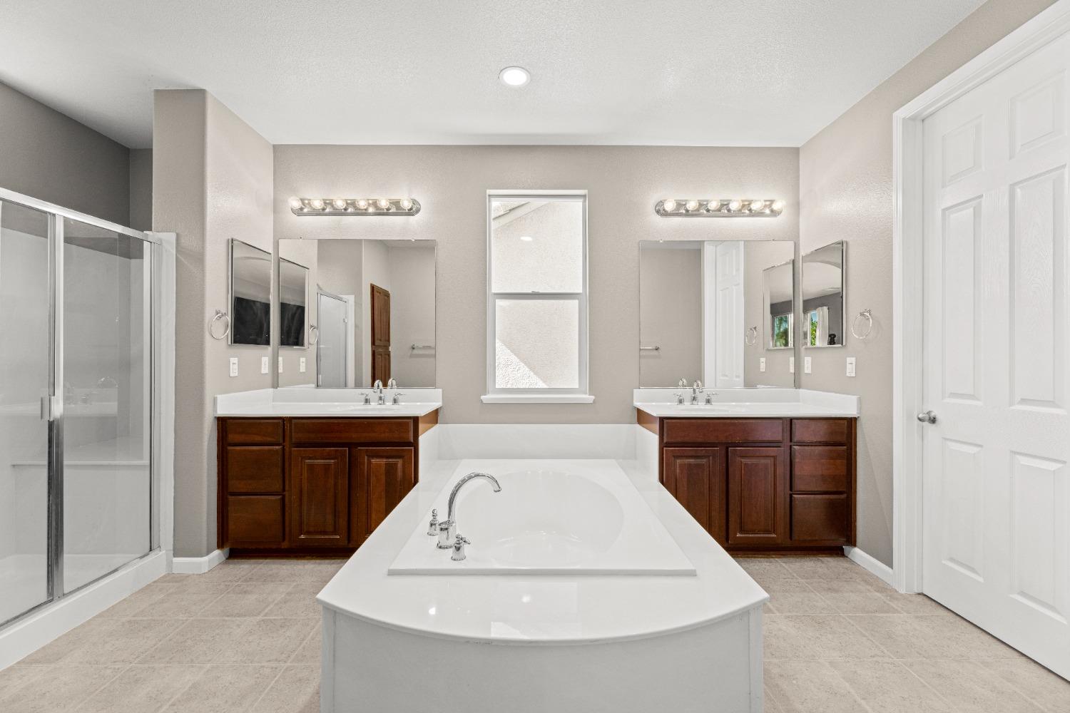 Detail Gallery Image 34 of 54 For 12082 Erato Cir, Rancho Cordova,  CA 95742 - 4 Beds | 2/1 Baths