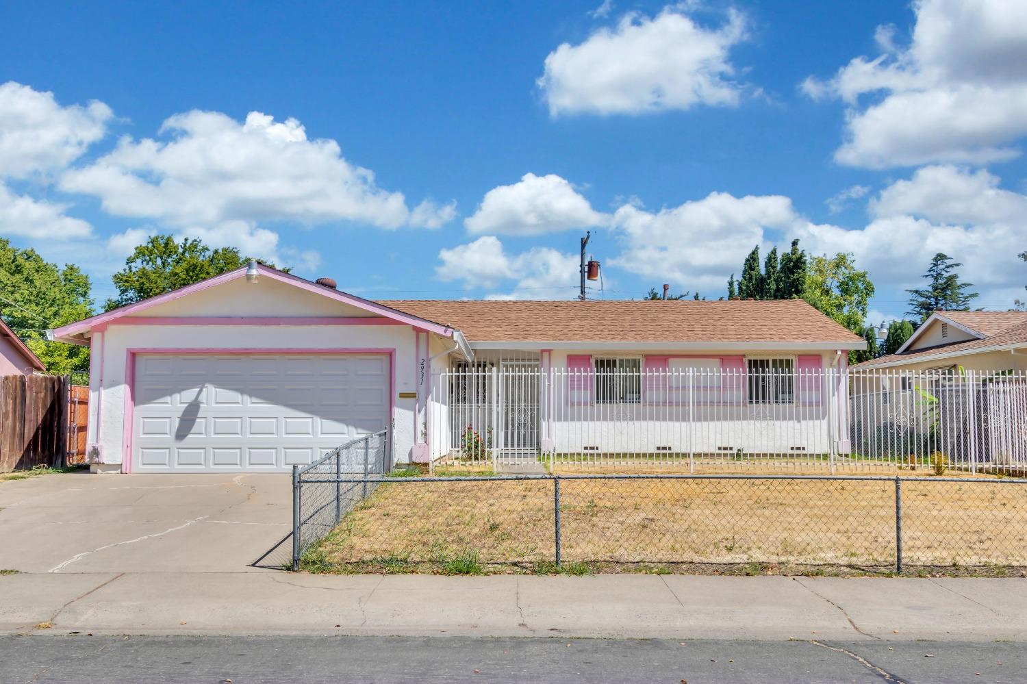 Detail Gallery Image 1 of 1 For 2931 Trentwood Way, Sacramento,  CA 95822 - 3 Beds | 2 Baths