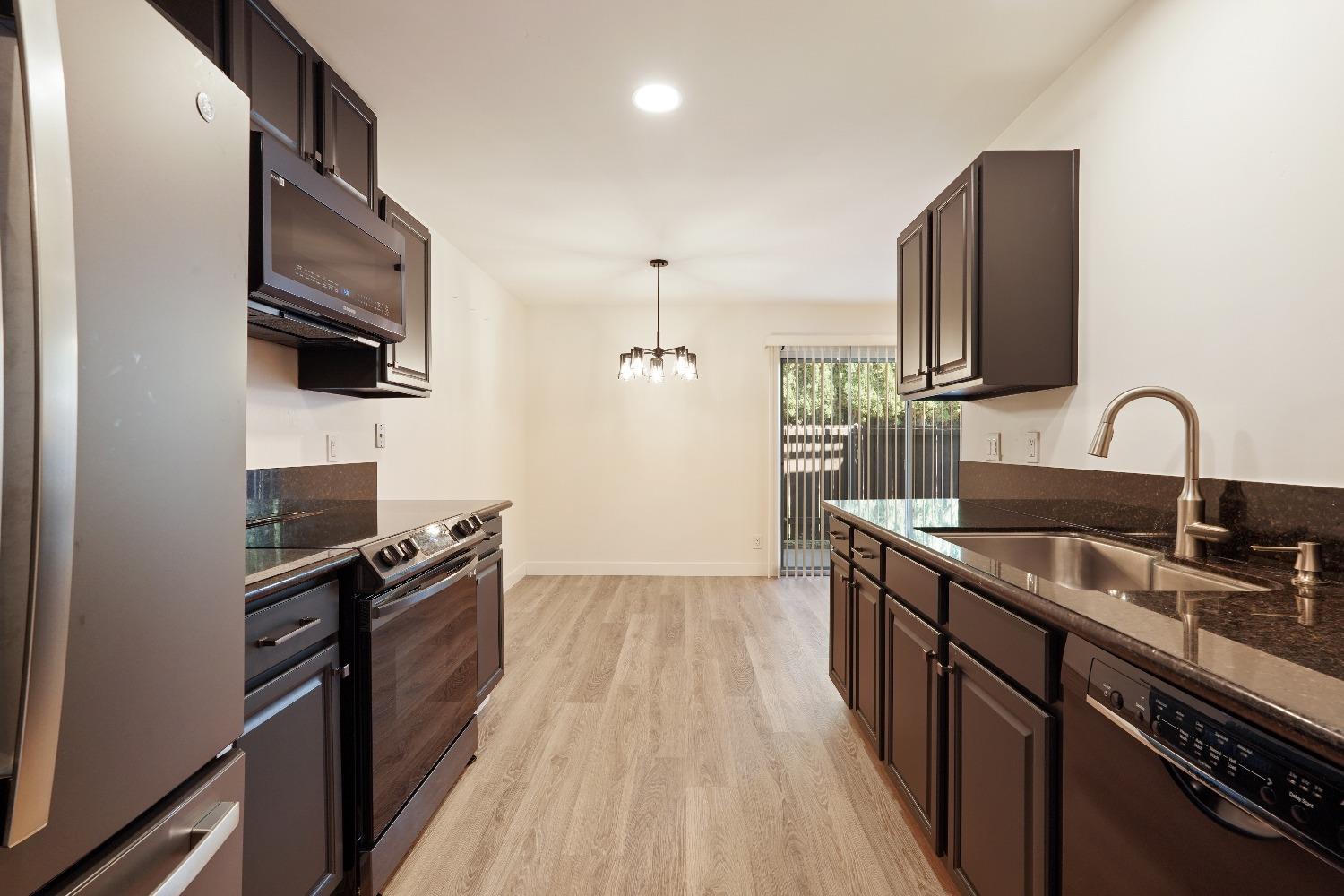 Detail Gallery Image 3 of 20 For 3591 W Quail Lakes Dr #97,  Stockton,  CA 95207 - 2 Beds | 2 Baths