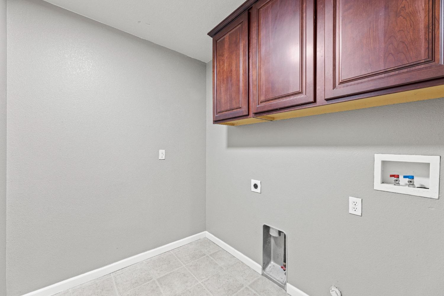 Detail Gallery Image 43 of 54 For 12082 Erato Cir, Rancho Cordova,  CA 95742 - 4 Beds | 2/1 Baths