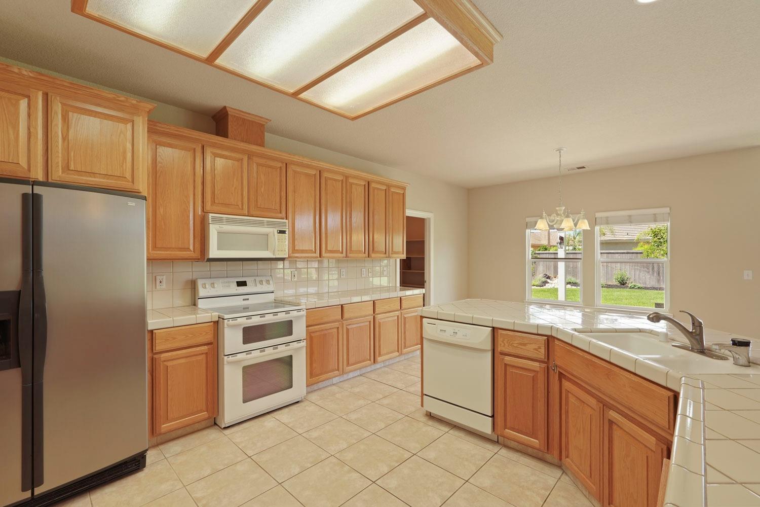 Detail Gallery Image 13 of 51 For 2837 Stratford Ln, Lodi,  CA 95242 - 3 Beds | 2 Baths