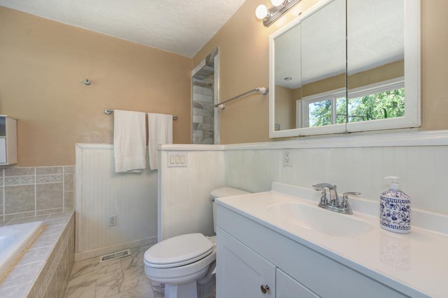 Detail Gallery Image 33 of 67 For 16736 Colfax Hwy, Grass Valley,  CA 95945 - 2 Beds | 2 Baths