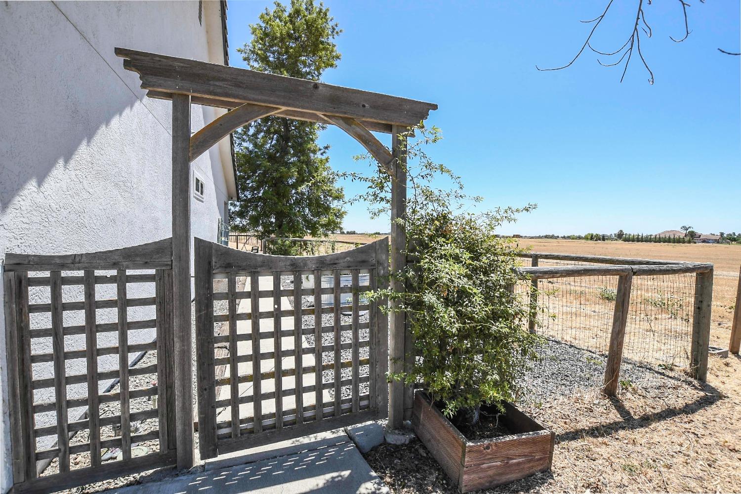 Detail Gallery Image 58 of 77 For 20505 County Road 93, Woodland,  CA 95695 - 4 Beds | 2/1 Baths