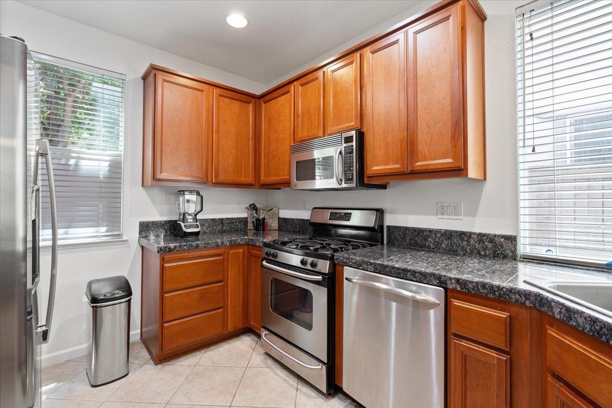 Detail Gallery Image 9 of 34 For 251 Natalino Cir, Sacramento,  CA 95835 - 3 Beds | 2/1 Baths