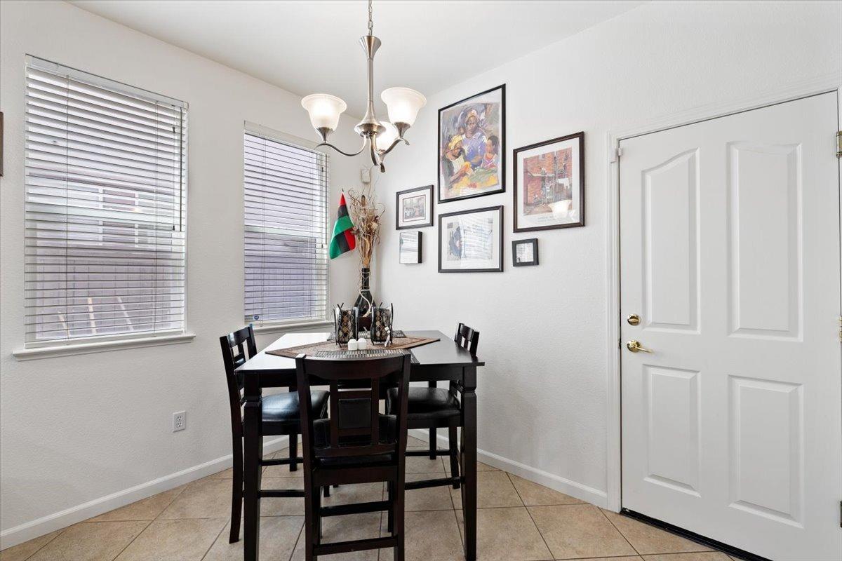 Detail Gallery Image 8 of 34 For 251 Natalino Cir, Sacramento,  CA 95835 - 3 Beds | 2/1 Baths