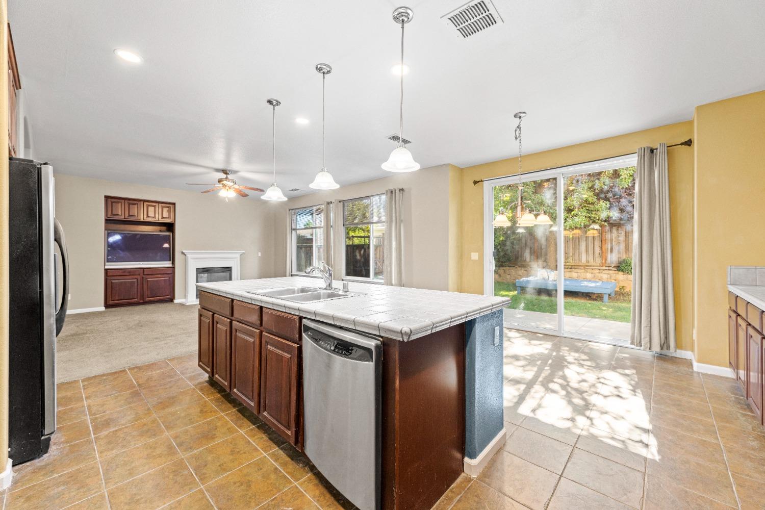 Detail Gallery Image 23 of 54 For 12082 Erato Cir, Rancho Cordova,  CA 95742 - 4 Beds | 2/1 Baths