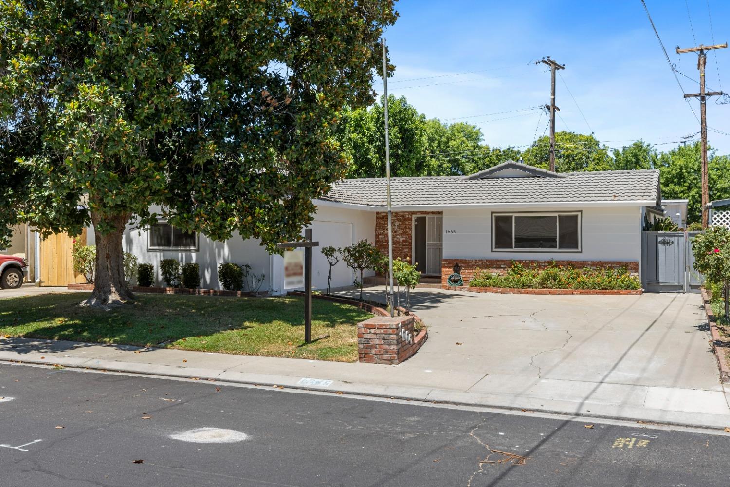 Detail Gallery Image 1 of 1 For 1665 Wylma Way, Modesto,  CA 95350 - 4 Beds | 3 Baths