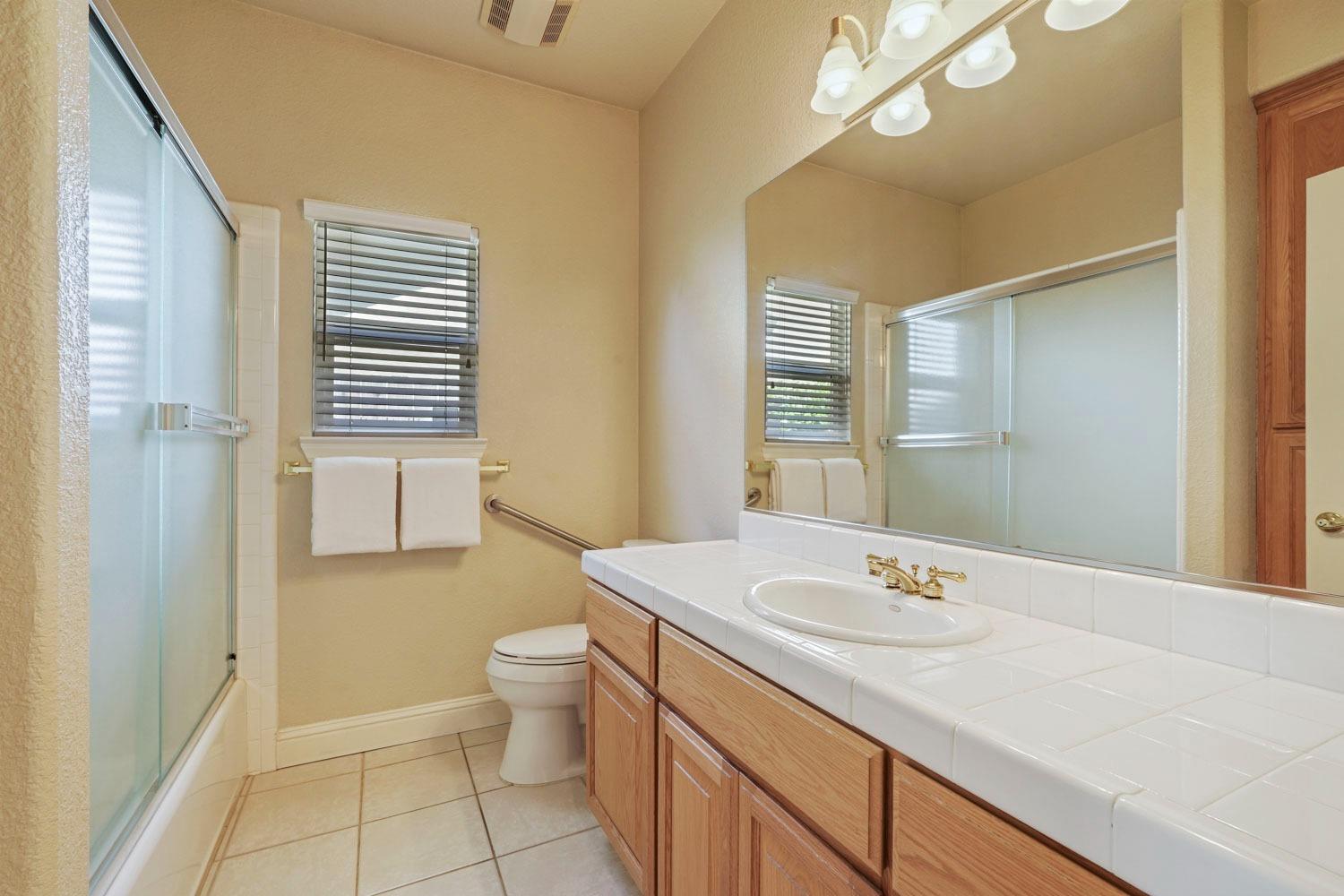 Detail Gallery Image 27 of 51 For 2837 Stratford Ln, Lodi,  CA 95242 - 3 Beds | 2 Baths