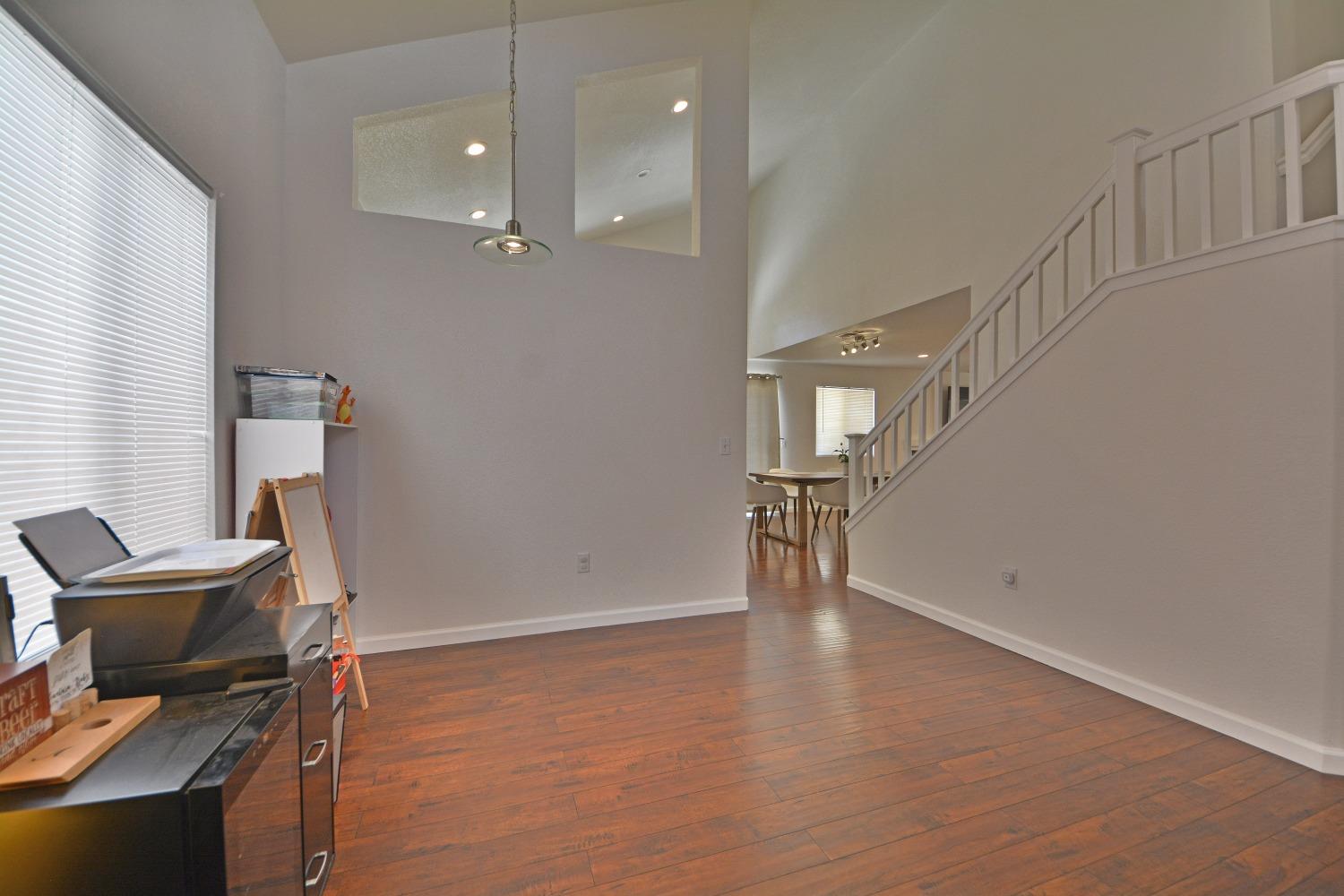 Detail Gallery Image 8 of 25 For 3541 Hepburn Cir, Stockton,  CA 95209 - 4 Beds | 2/1 Baths