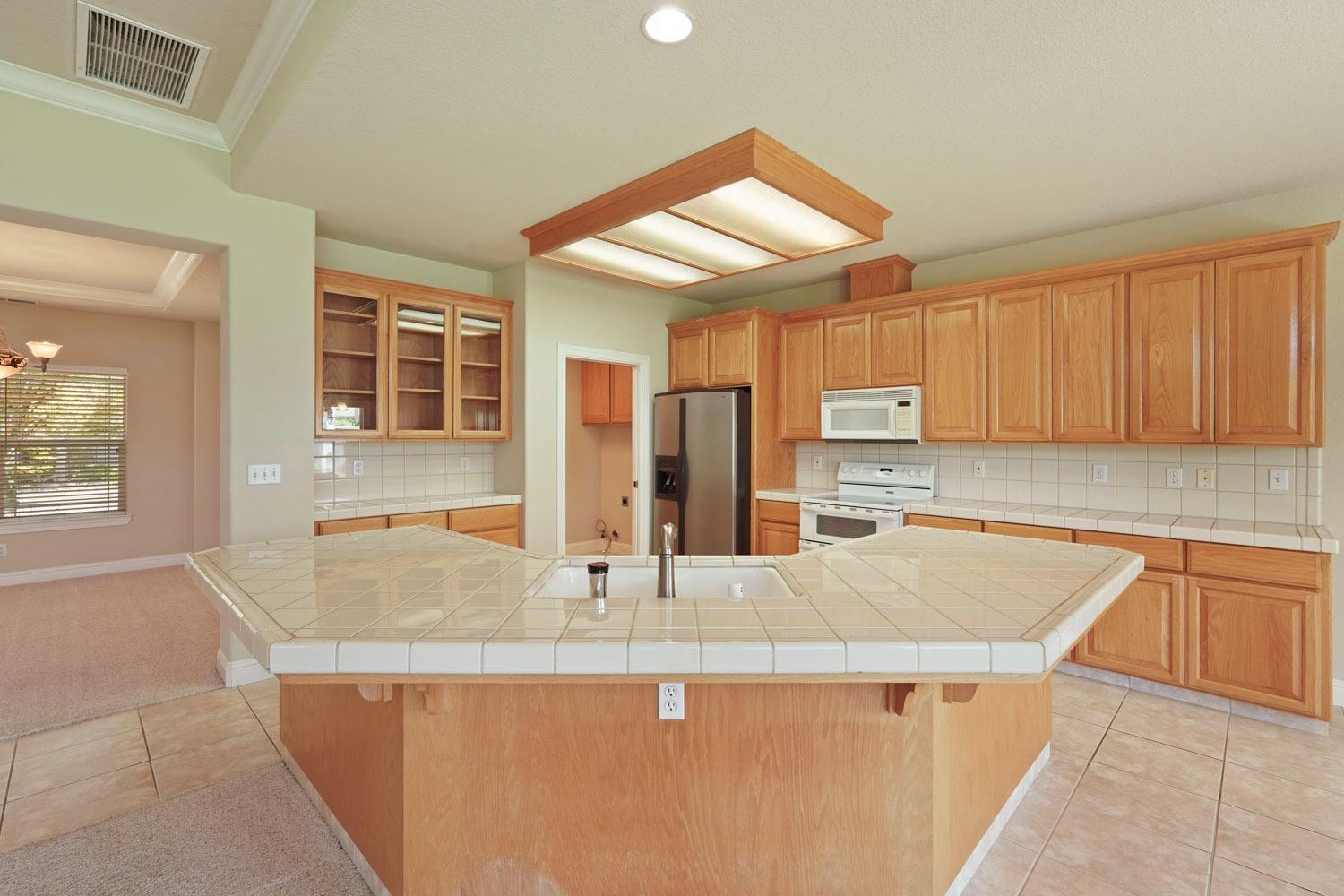 Detail Gallery Image 11 of 51 For 2837 Stratford Ln, Lodi,  CA 95242 - 3 Beds | 2 Baths