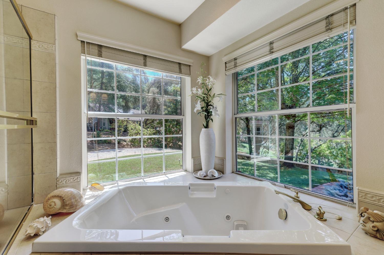 Round Valley Circle, Grass Valley, California image 17