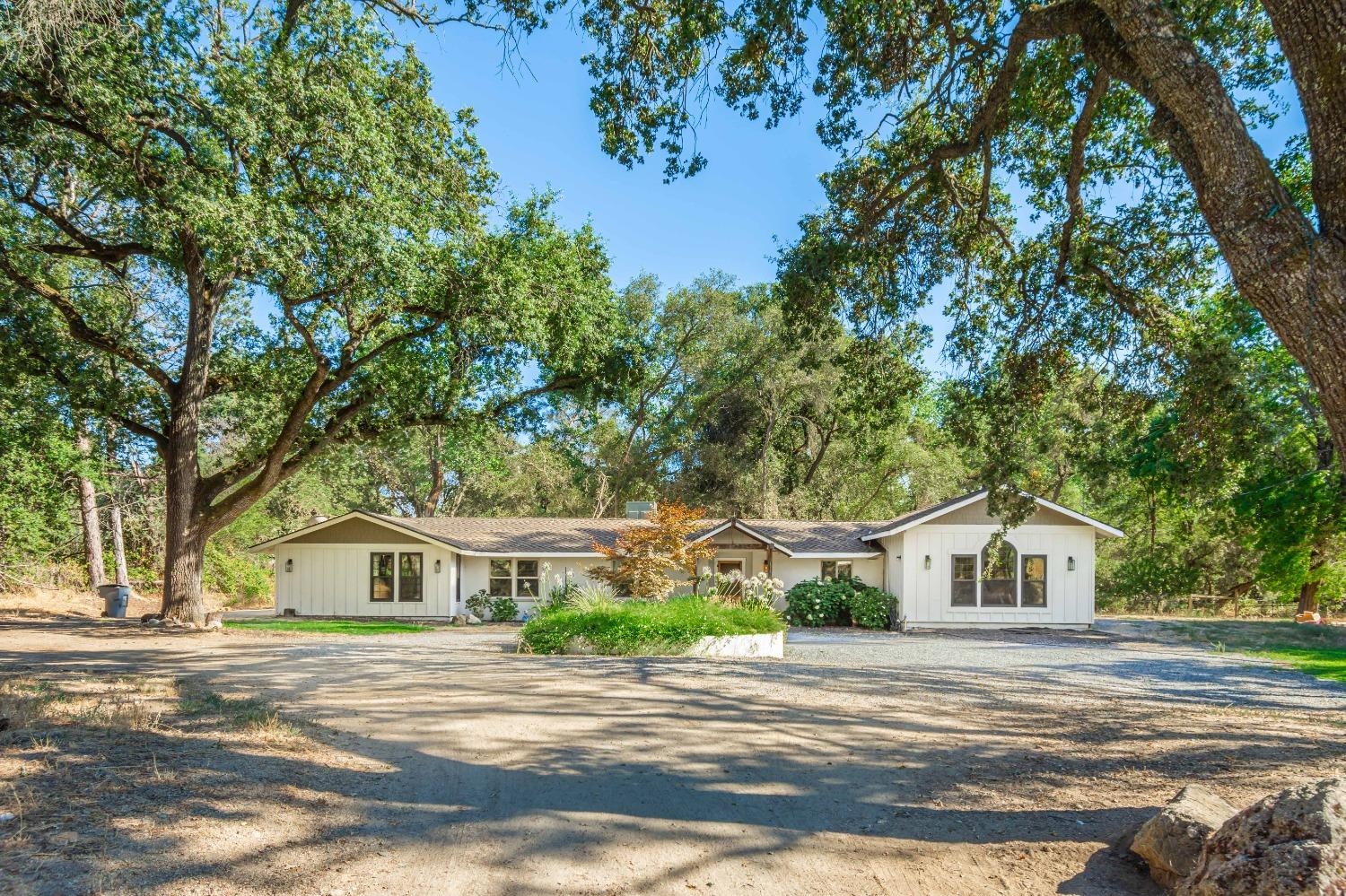 Detail Gallery Image 1 of 1 For 5880 Sandy Rd, Loomis,  CA 95650 - 4 Beds | 2 Baths