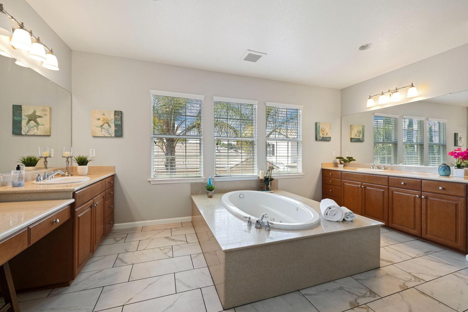 Detail Gallery Image 34 of 79 For 554 W Privado Way, Mountain House,  CA 95391 - 5 Beds | 4/1 Baths