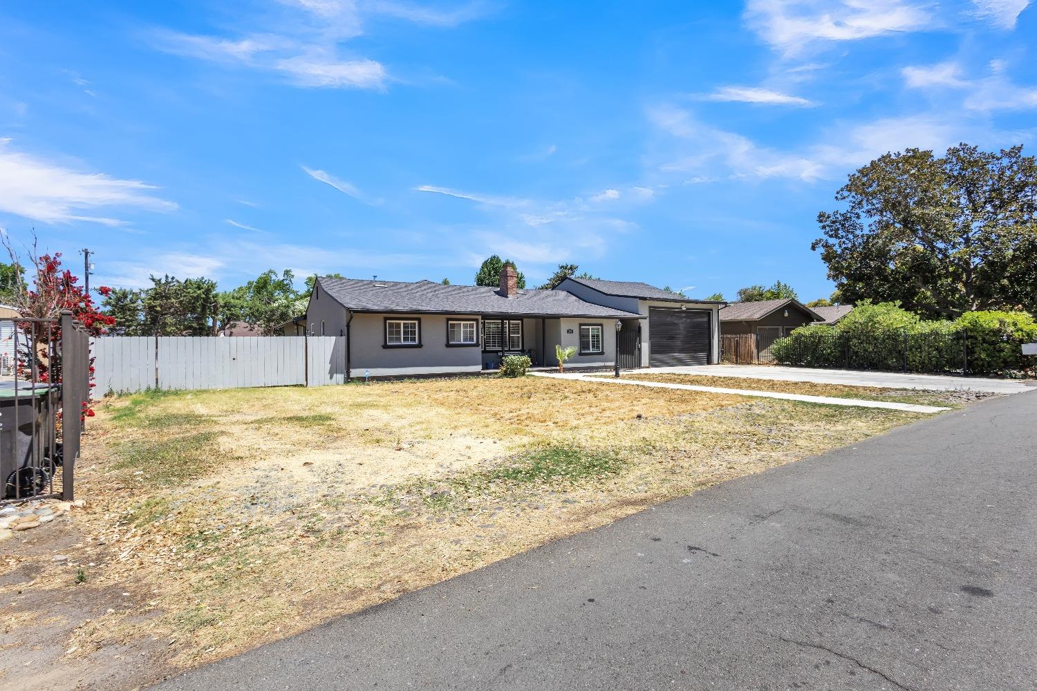 Detail Gallery Image 6 of 87 For 1205 Paloma Ave, Stockton,  CA 95209 - 3 Beds | 2 Baths