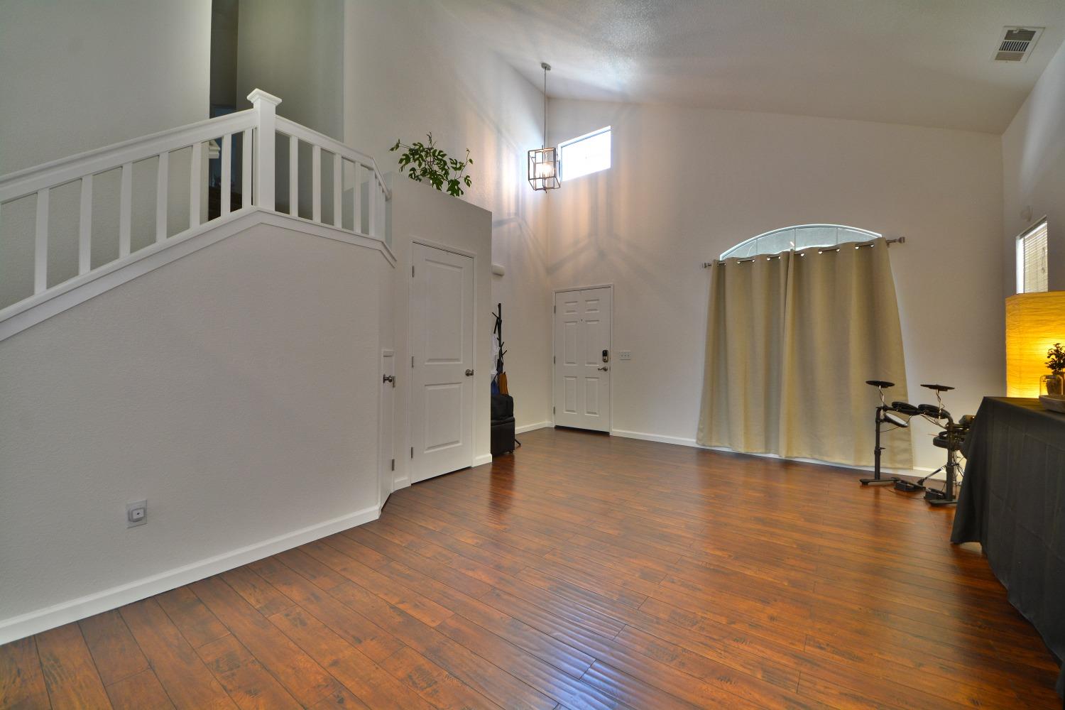 Detail Gallery Image 10 of 25 For 3541 Hepburn Cir, Stockton,  CA 95209 - 4 Beds | 2/1 Baths