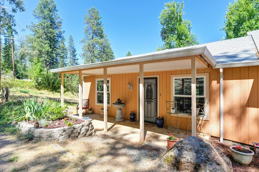 Detail Gallery Image 3 of 67 For 16736 Colfax Hwy, Grass Valley,  CA 95945 - 2 Beds | 2 Baths