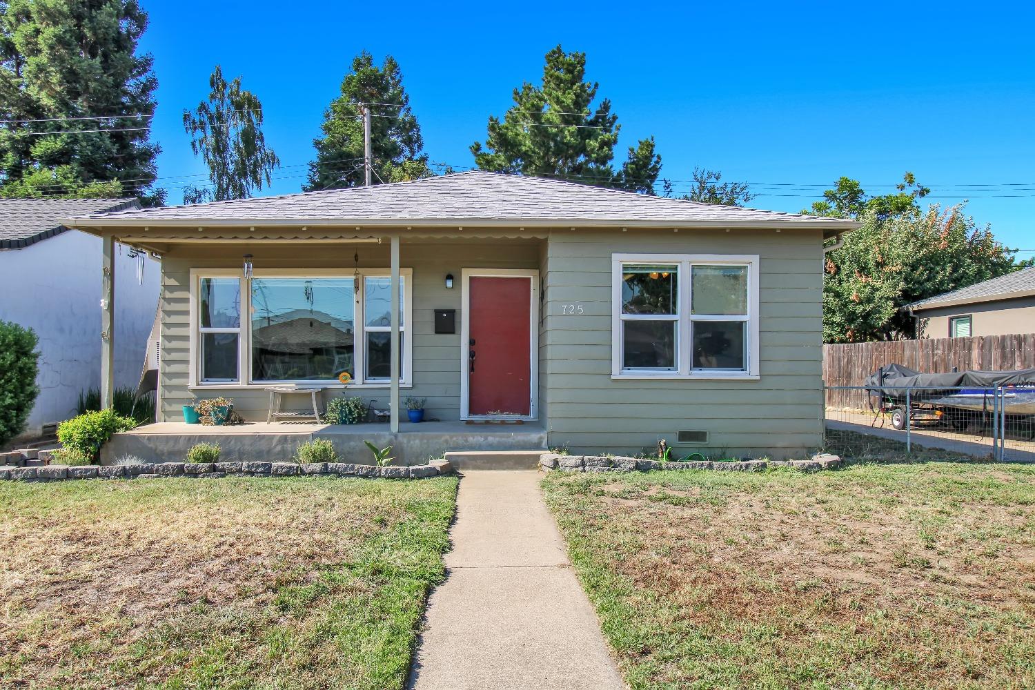 Detail Gallery Image 4 of 38 For 725 Eureka Ave, Lodi,  CA 95240 - 2 Beds | 1 Baths