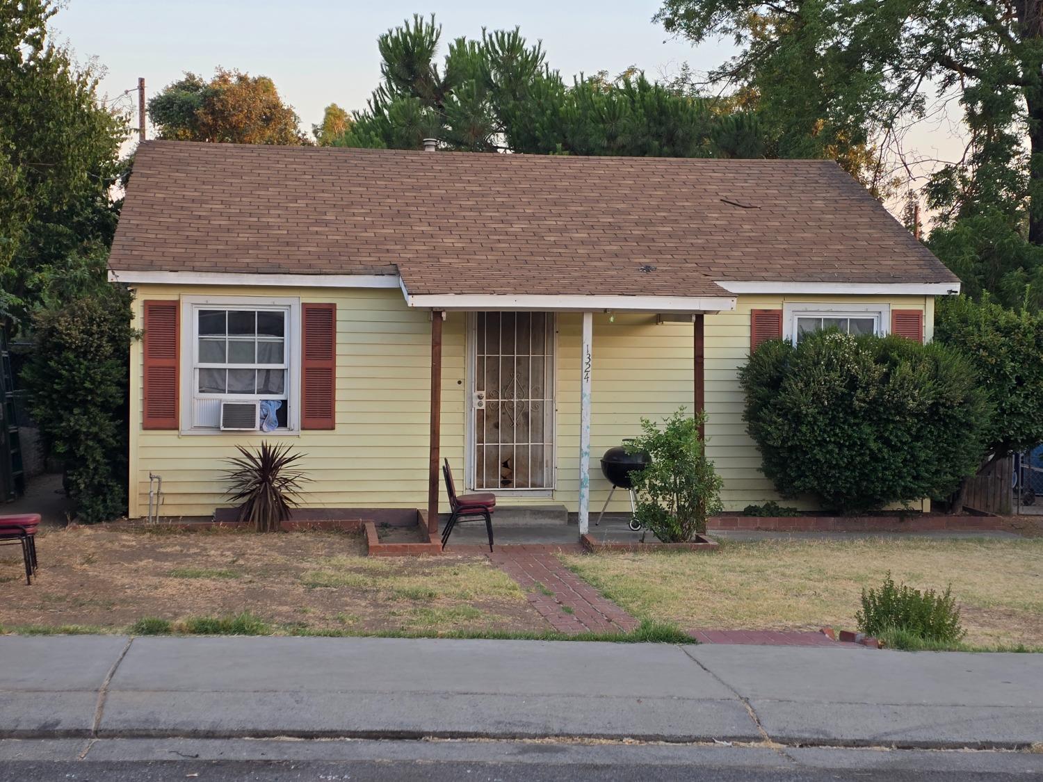 Detail Gallery Image 1 of 1 For 1324 Trenary Way, Modesto,  CA 95354 - 2 Beds | 1 Baths