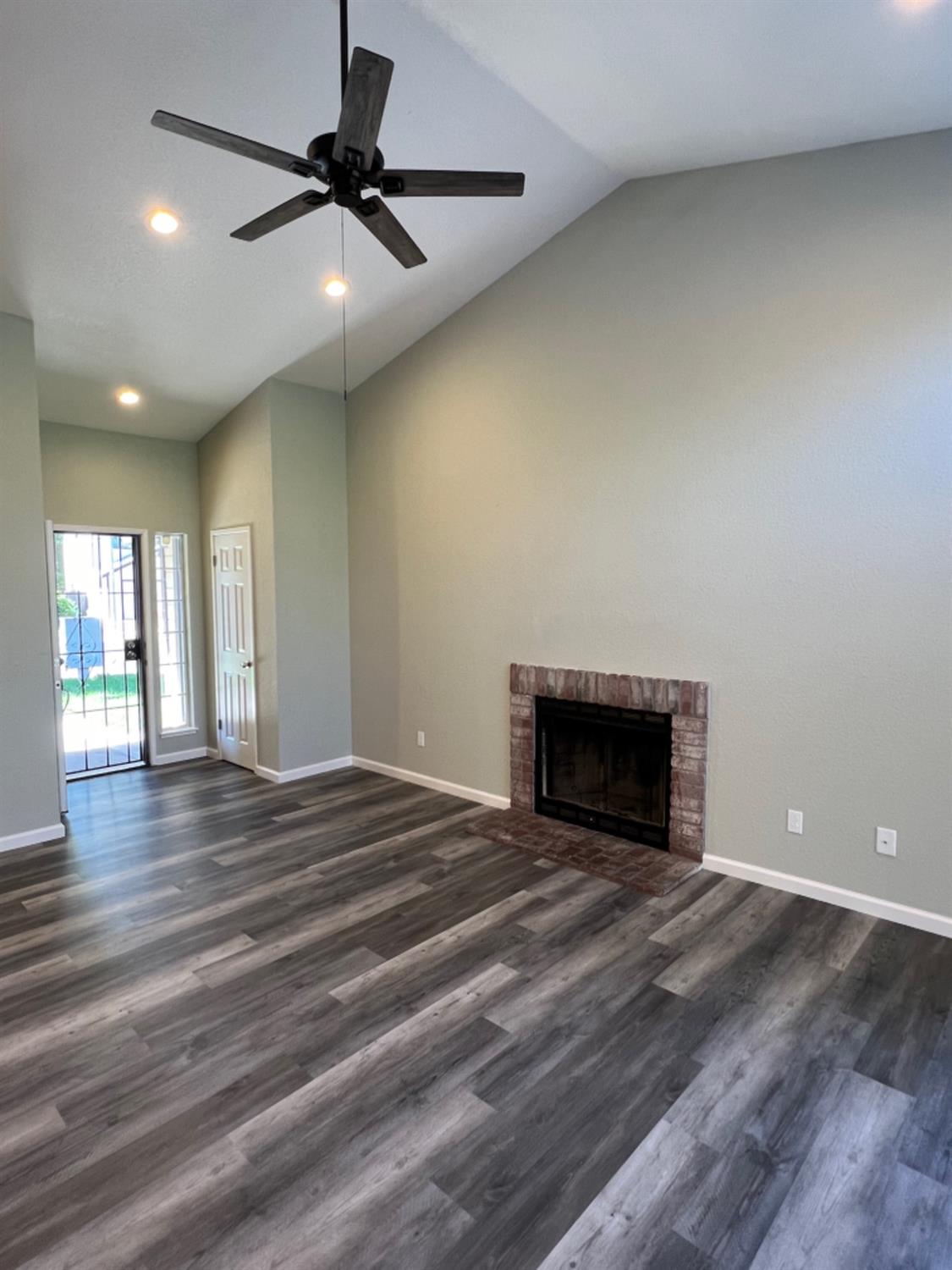 Detail Gallery Image 4 of 28 For 2073 Vada Way, Stockton,  CA 95210 - 3 Beds | 2 Baths