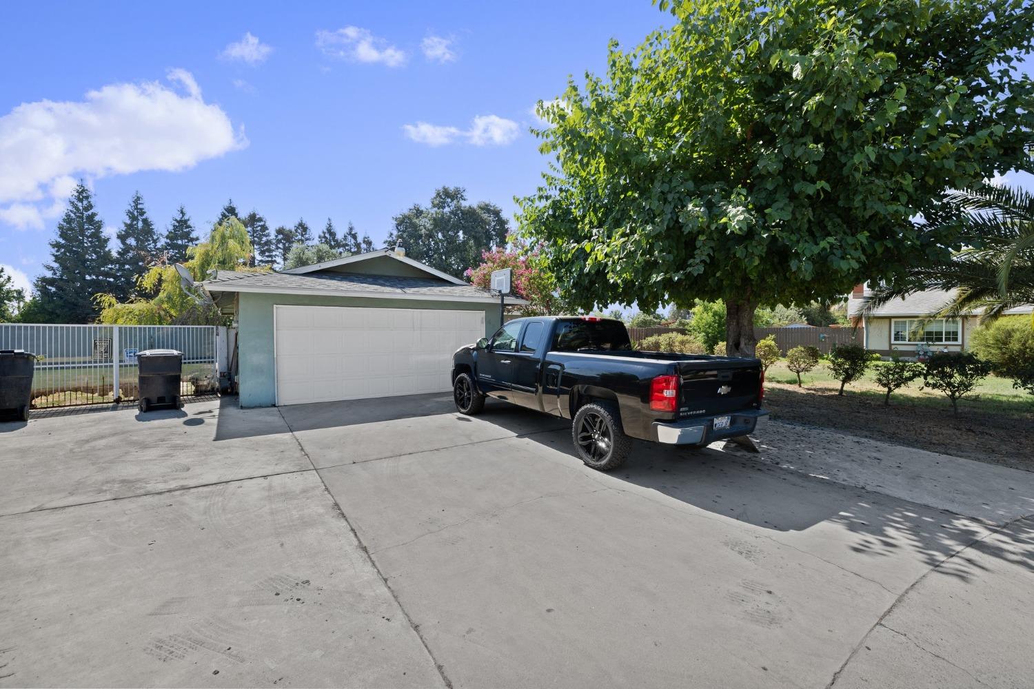 E Oakridge Court, Visalia, California image 3