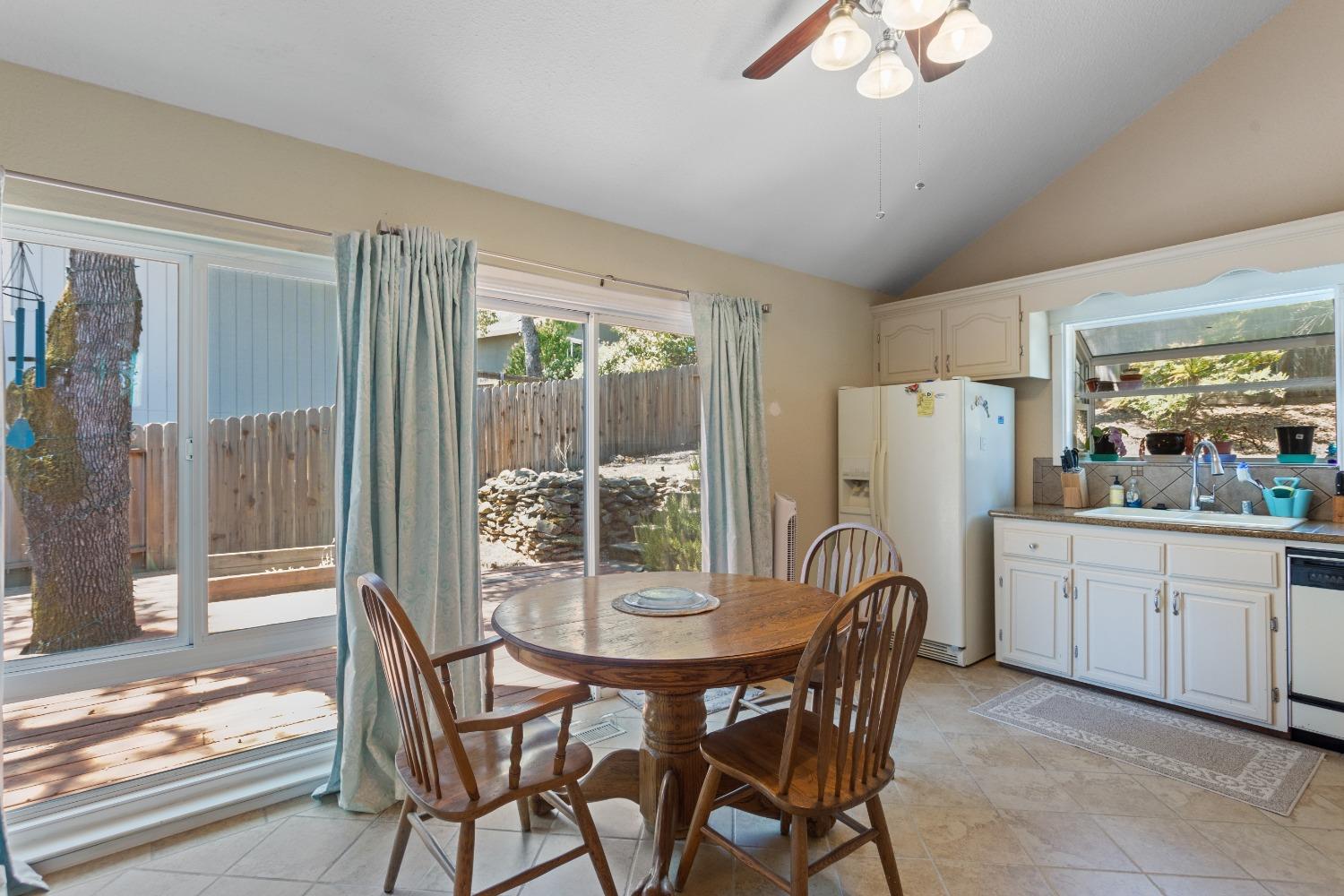 Detail Gallery Image 9 of 32 For 988 King John Way, El Dorado Hills,  CA 95762 - 4 Beds | 2 Baths