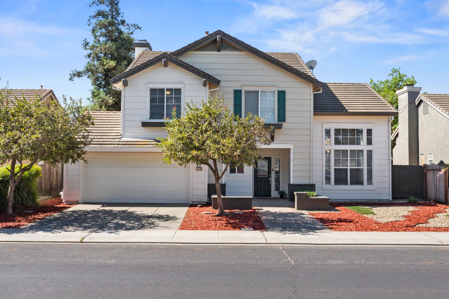 Detail Gallery Image 2 of 35 For 1716 Wawona St, Manteca,  CA 95337 - 4 Beds | 2/1 Baths