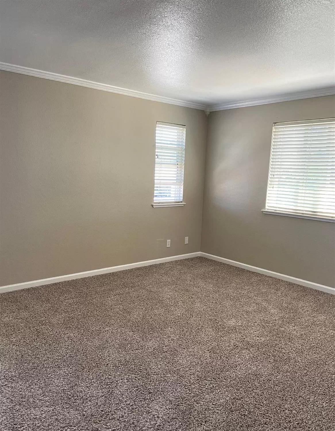 Detail Gallery Image 4 of 6 For 1640 E 13th St, Stockton,  CA 95206 - 3 Beds | 2/1 Baths