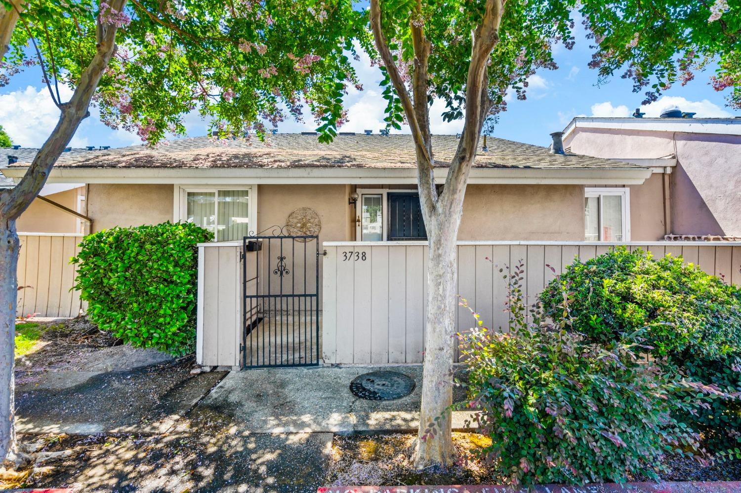 Detail Gallery Image 2 of 46 For 3738 W Benjamin Holt Dr #147,  Stockton,  CA 95219 - 2 Beds | 2 Baths