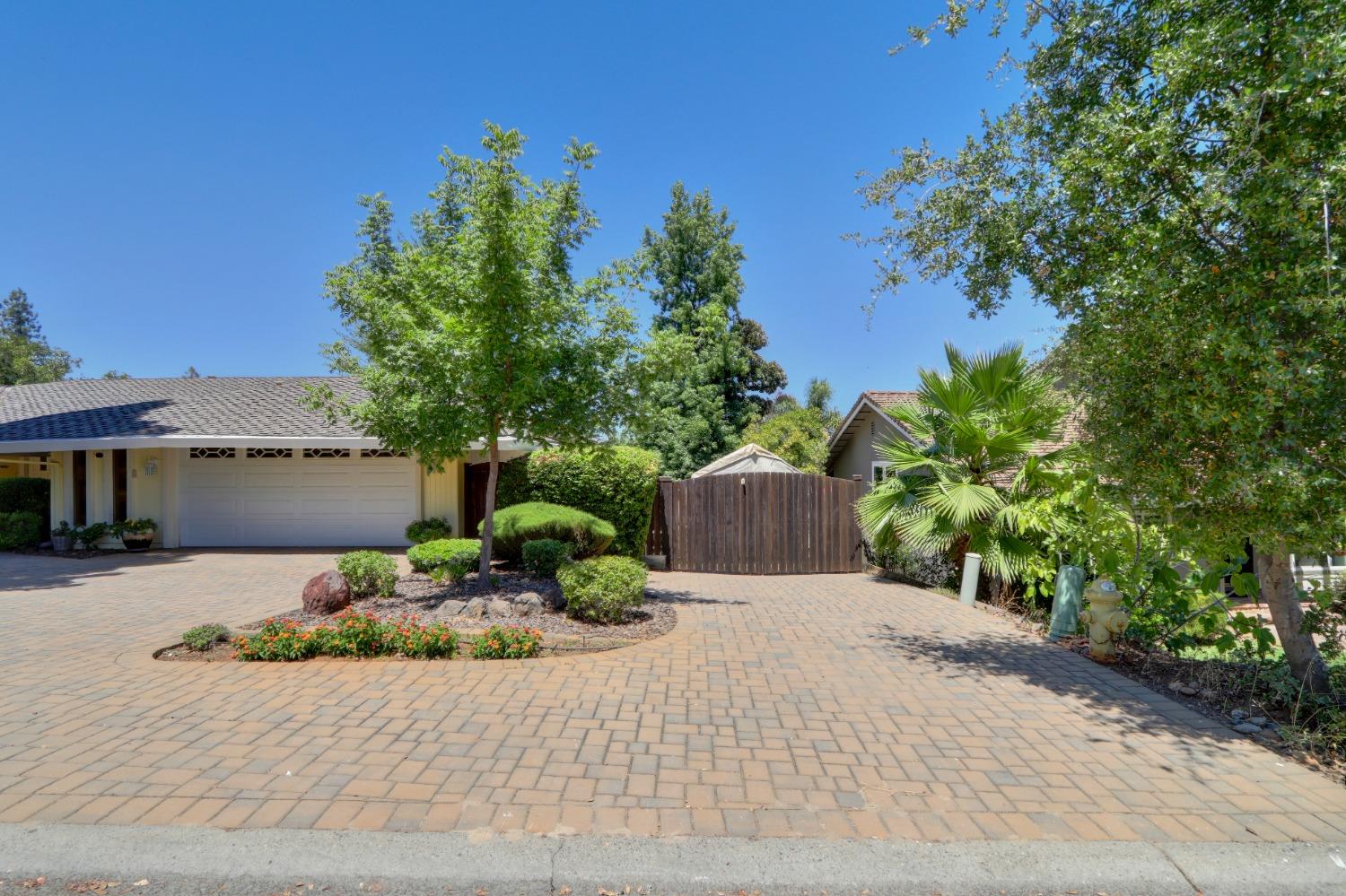 Winding Oak Drive, Fair Oaks, California image 3