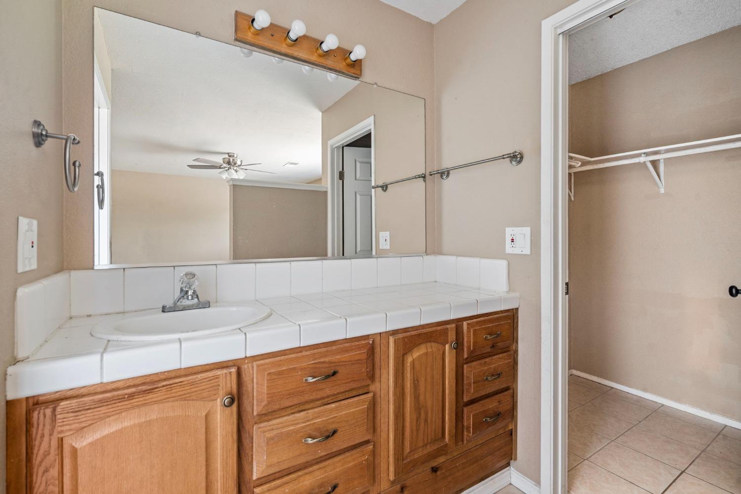 Detail Gallery Image 34 of 39 For 3317 W Creek Dr, Stockton,  CA 95209 - 4 Beds | 2/1 Baths