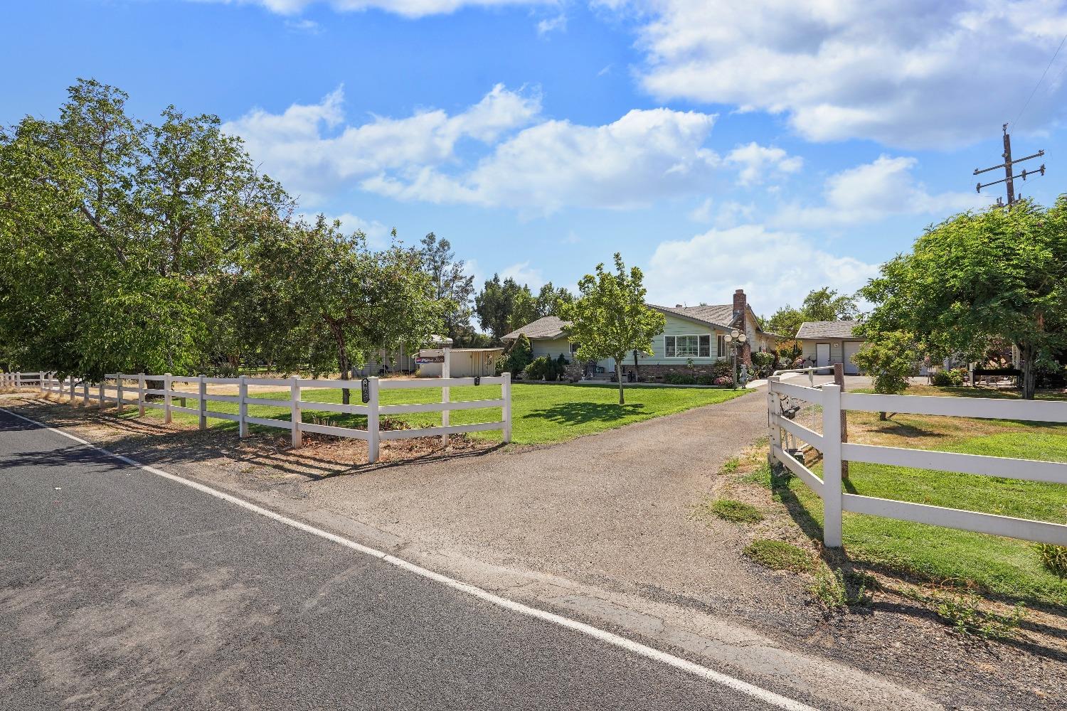 Detail Gallery Image 3 of 56 For 25055 N Watkinson Rd, Acampo,  CA 95220 - 3 Beds | 1/1 Baths