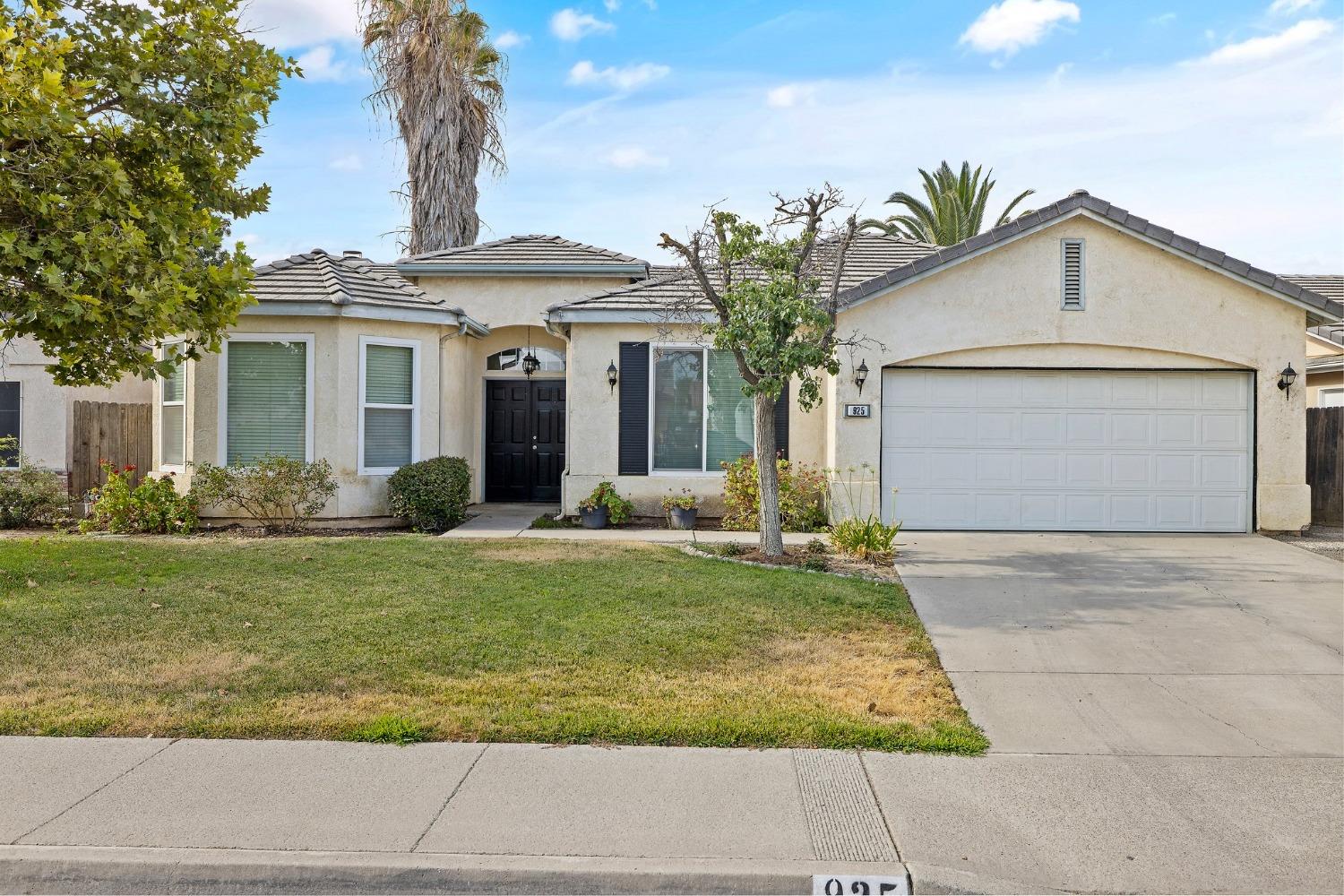 Detail Gallery Image 1 of 1 For 925 W Orange St, Hanford,  CA 93230 - 3 Beds | 2 Baths