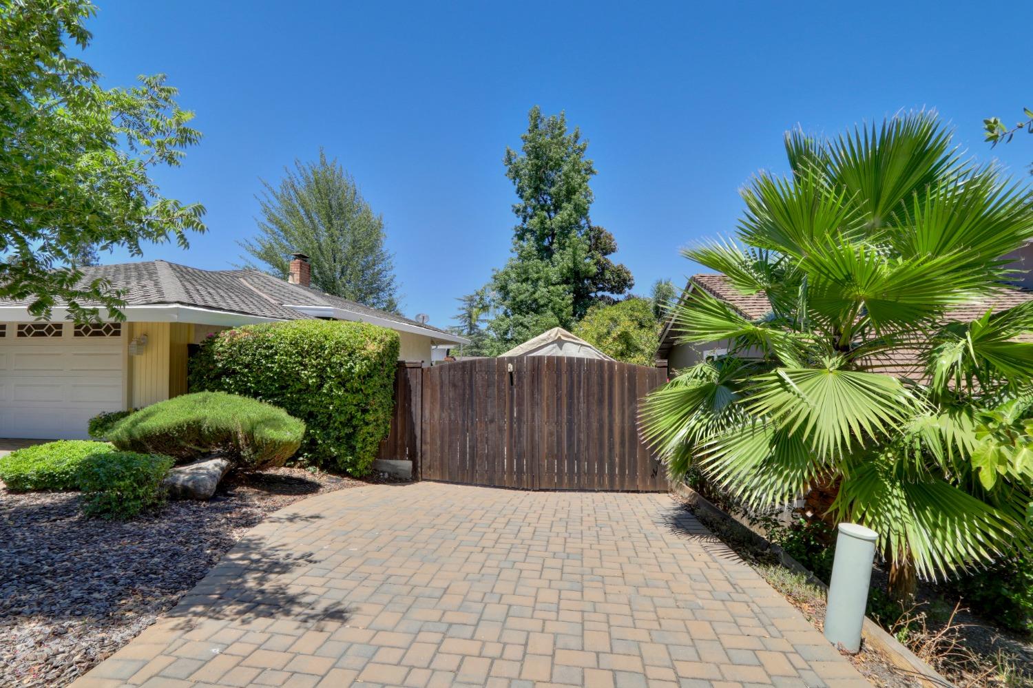 Winding Oak Drive, Fair Oaks, California image 4