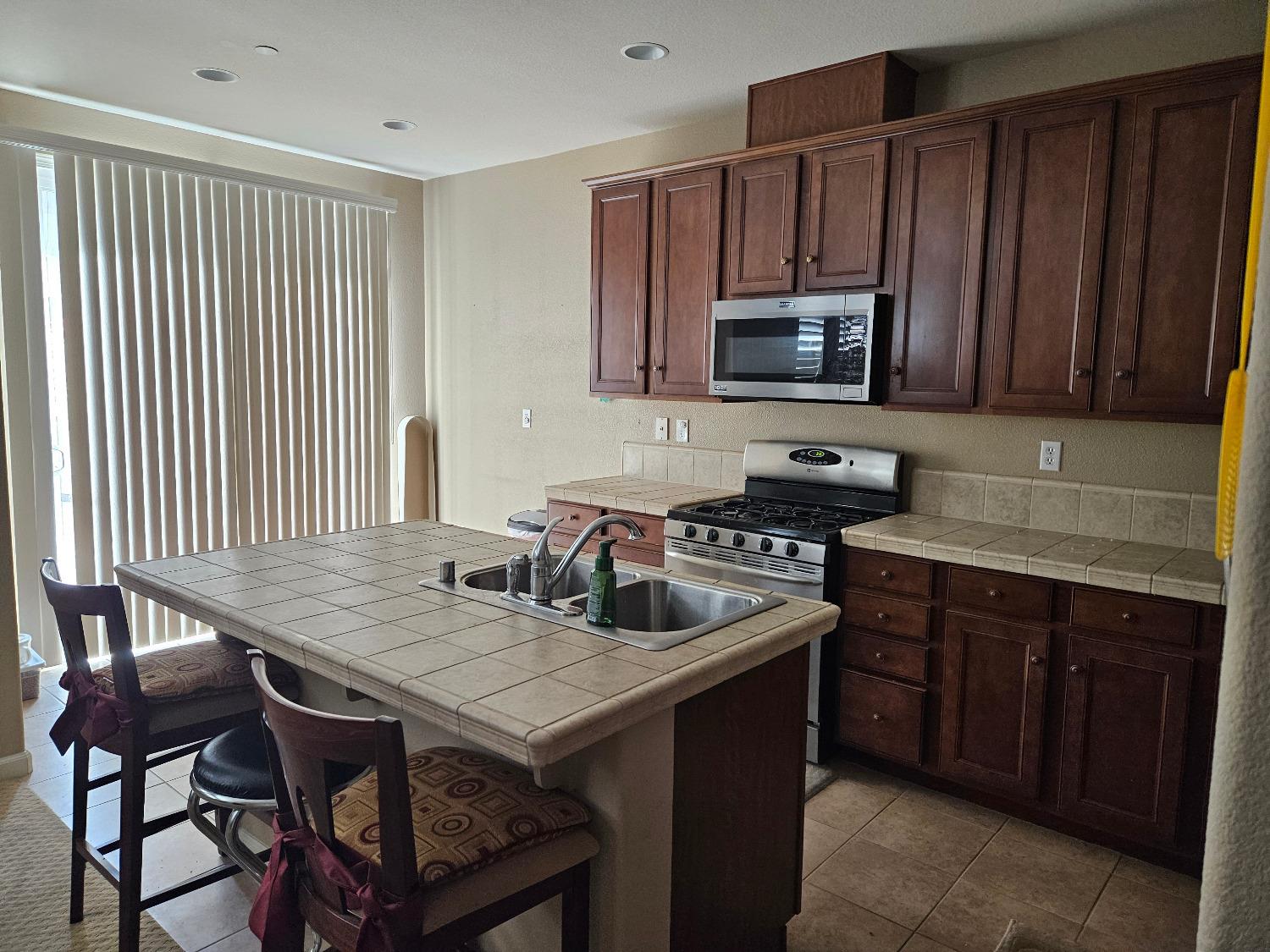 Photo #8: 224079672 Listing 