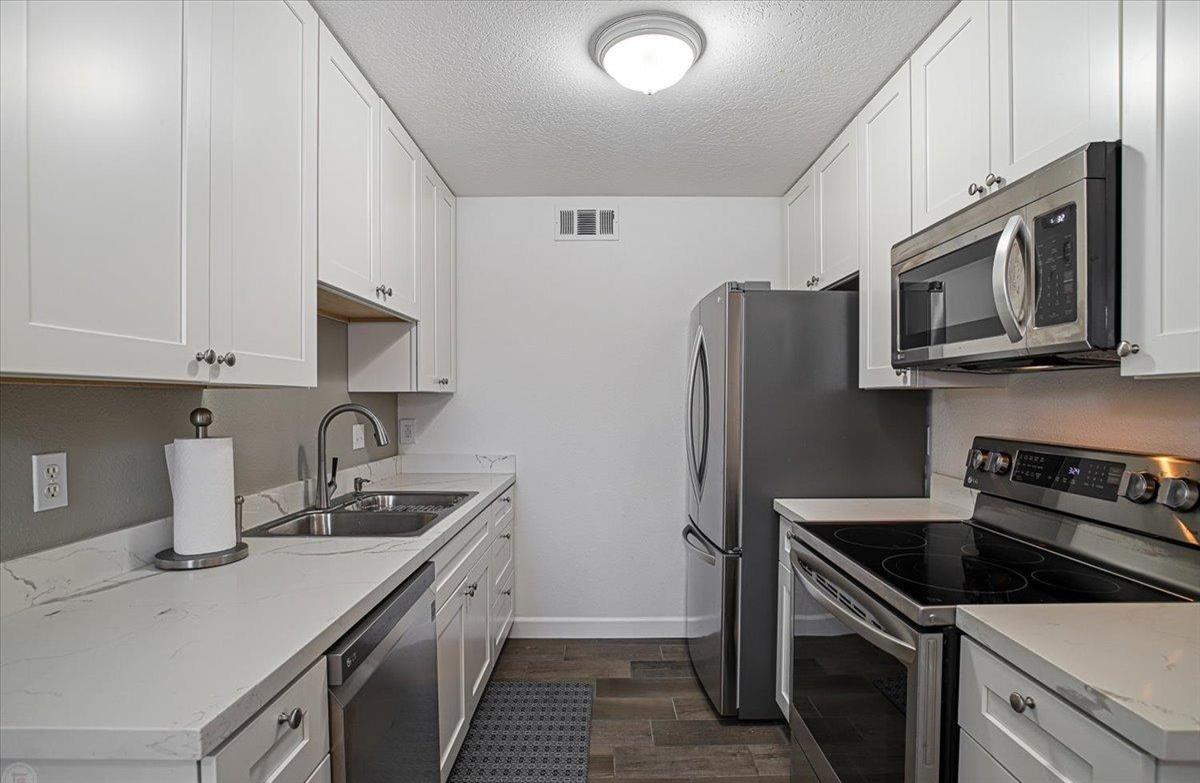 Detail Gallery Image 14 of 29 For 3702 W Benjamin Holt Dr #3,  Stockton,  CA 95219 - 1 Beds | 1 Baths