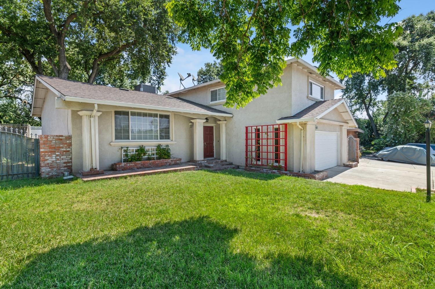 Detail Gallery Image 4 of 39 For 3317 W Creek Dr, Stockton,  CA 95209 - 4 Beds | 2/1 Baths